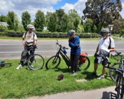 Cycled through old Bowral, the eastern suburbs and Burradoo - then along the Wingercarribee River to Moss Vale for coffee. Mainly cycle paths, some hills and a few busy road crossings.